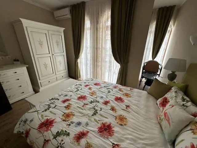 Private In Elenite Ferienhaus *