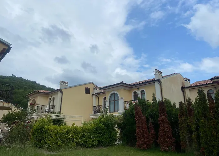 Private In Elenite Ferienhaus